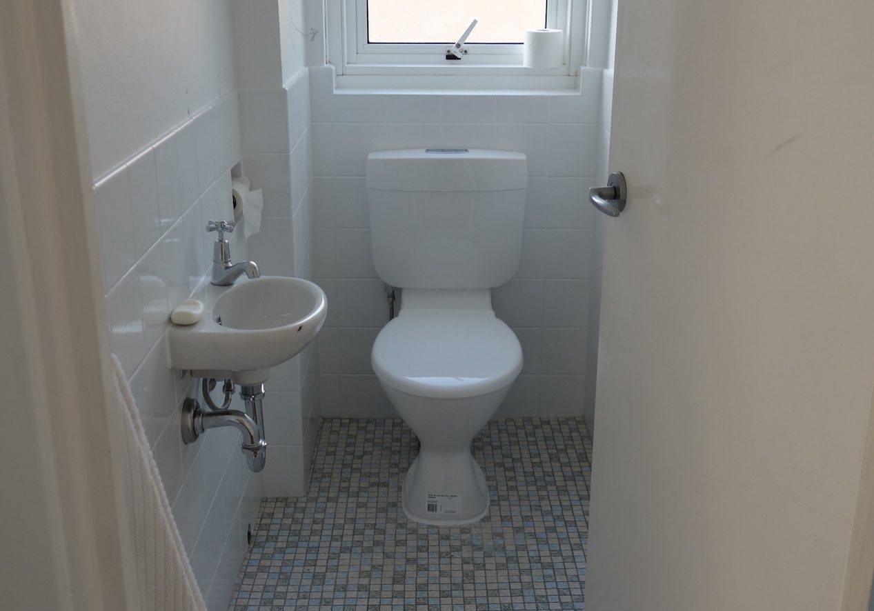 Addison-Road-Paul Bathroom before